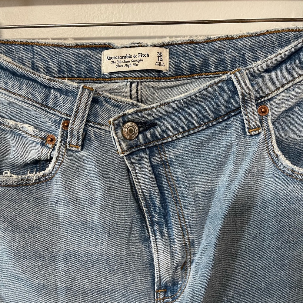 Crossover Button Jeans - Picture 2 of 3